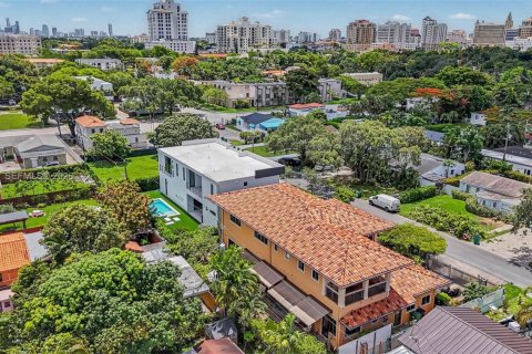 House in Miami, Florida 4 bedrooms, 347.08 sq.m. № 2086577 - photo 14