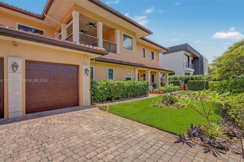 House in Miami, Florida 4 bedrooms, 347.08 sq.m. № 2086577 - photo 5
