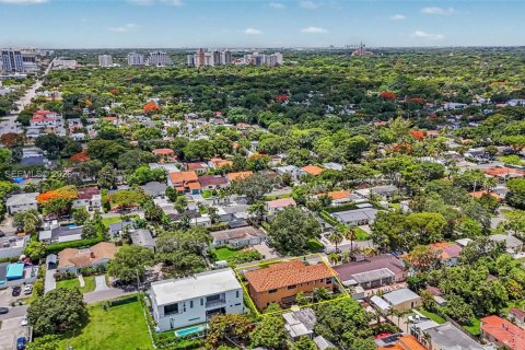 House in Miami, Florida 4 bedrooms, 347.08 sq.m. № 2086577 - photo 22