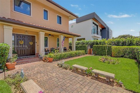 House in Miami, Florida 4 bedrooms, 347.08 sq.m. № 2086577 - photo 7