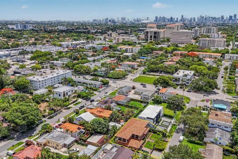 House in Miami, Florida 4 bedrooms, 347.08 sq.m. № 2086577 - photo 19