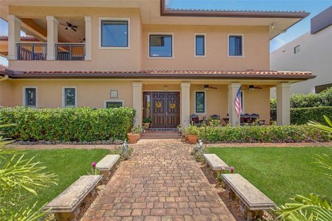 House in Miami, Florida 4 bedrooms, 347.08 sq.m. № 2086577 - photo 6