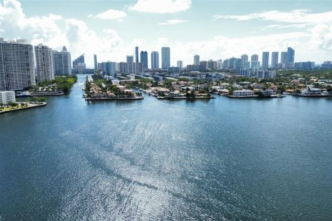 Condominio en alquiler en Aventura, Florida, 2 dormitorios, 100.61 m2 № 1160287 - foto 1