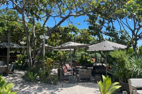 Condo in Miami Beach, Florida, 1 bedroom  № 2080342 - photo 24