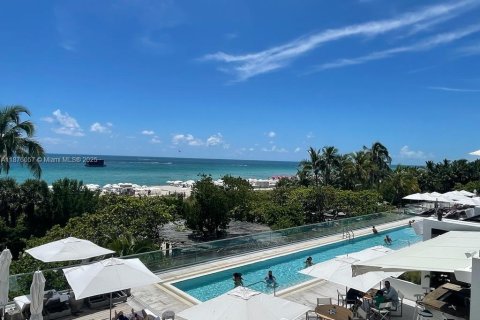 Condo in Miami Beach, Florida, 1 bedroom  № 2080342 - photo 2