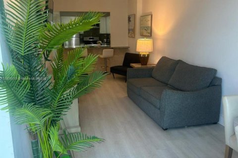 Condo in Miami Beach, Florida, 1 bedroom  № 2080342 - photo 10