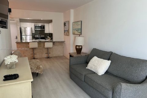Condo in Miami Beach, Florida, 1 bedroom  № 2080342 - photo 22