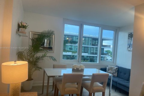 Condo in Miami Beach, Florida, 1 bedroom  № 2080342 - photo 17