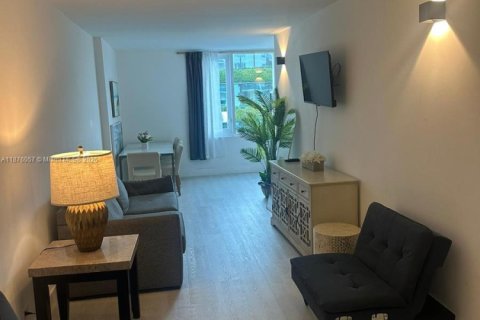 Condo in Miami Beach, Florida, 1 bedroom  № 2080342 - photo 8