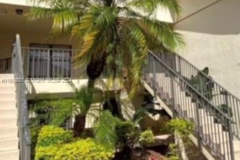 Condo in West Palm Beach, Florida, 2 bedrooms  № 1862017 - photo 1