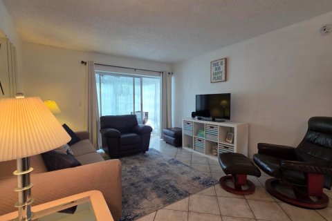 Condo in Lauderdale Lakes, Florida, 1 bedroom № 2176233