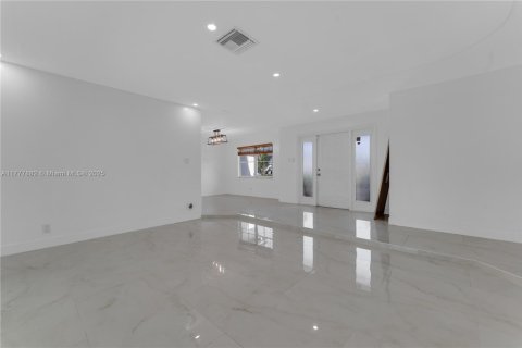 House in Margate, Florida 3 bedrooms, 146.97 sq.m. № 1865434 - photo 8