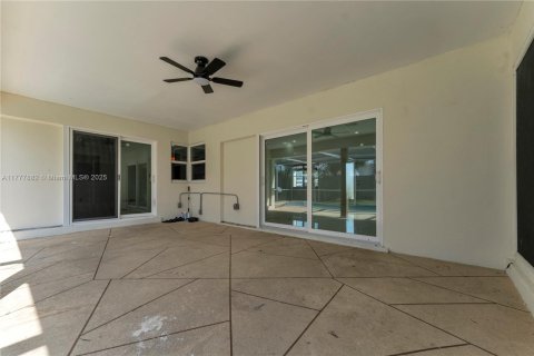 House in Margate, Florida 3 bedrooms, 146.97 sq.m. № 1865434 - photo 30