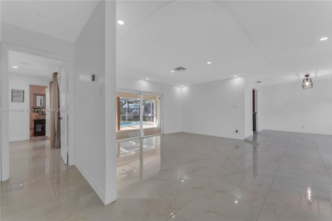 House in Margate, Florida 3 bedrooms, 146.97 sq.m. № 1865434 - photo 9