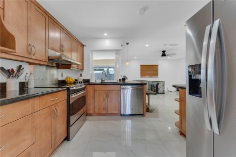 House in Margate, Florida 3 bedrooms, 146.97 sq.m. № 1865434 - photo 12