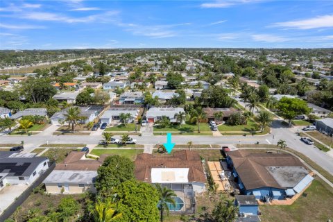 House in Margate, Florida 3 bedrooms, 146.97 sq.m. № 1865434 - photo 4