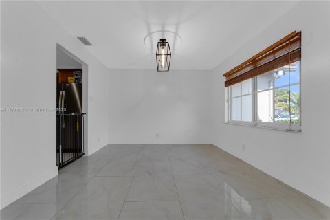 House in Margate, Florida 3 bedrooms, 146.97 sq.m. № 1865434 - photo 11