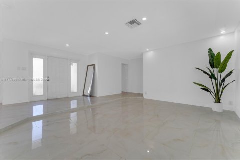 House in Margate, Florida 3 bedrooms, 146.97 sq.m. № 1865434 - photo 7