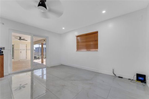 House in Margate, Florida 3 bedrooms, 146.97 sq.m. № 1865434 - photo 18