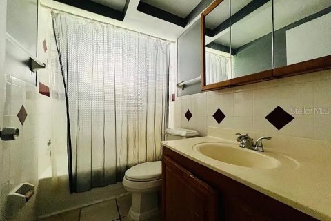 House in New Port Richey, Florida 3 bedrooms, 107.58 sq.m. № 2092549 - photo 4