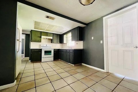 House in New Port Richey, Florida 3 bedrooms, 107.58 sq.m. № 2092549 - photo 15