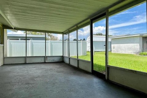 House in New Port Richey, Florida 3 bedrooms, 107.58 sq.m. № 2092549 - photo 8