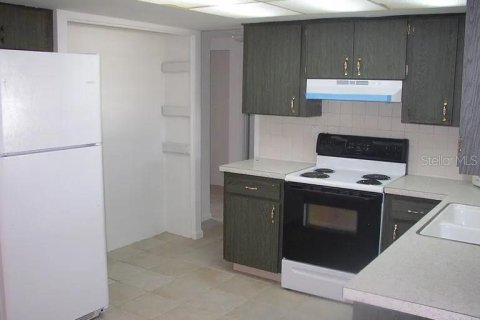 House in New Port Richey, Florida 3 bedrooms, 107.58 sq.m. № 2092549 - photo 3
