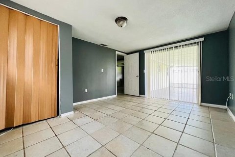 House in New Port Richey, Florida 3 bedrooms, 107.58 sq.m. № 2092549 - photo 18