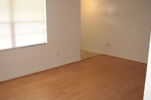 House in New Port Richey, Florida 3 bedrooms, 107.58 sq.m. № 2092549 - photo 12