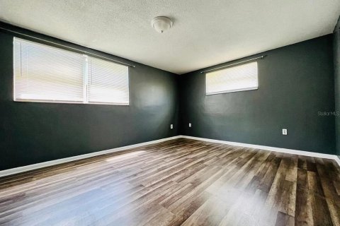 House in New Port Richey, Florida 3 bedrooms, 107.58 sq.m. № 2092549 - photo 10