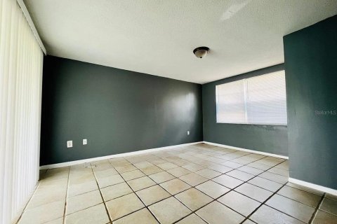 House in New Port Richey, Florida 3 bedrooms, 107.58 sq.m. № 2092549 - photo 2
