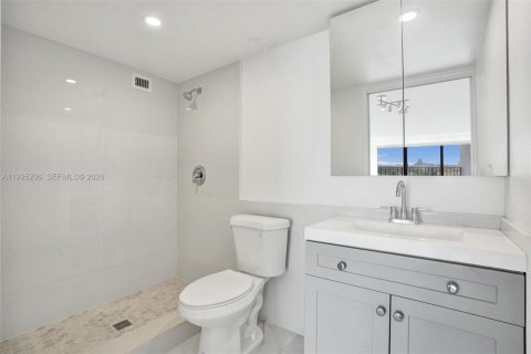 Copropriété à vendre à Hallandale Beach, Floride: 2 chambres, 104.98 m2 № 2063757 - photo 11