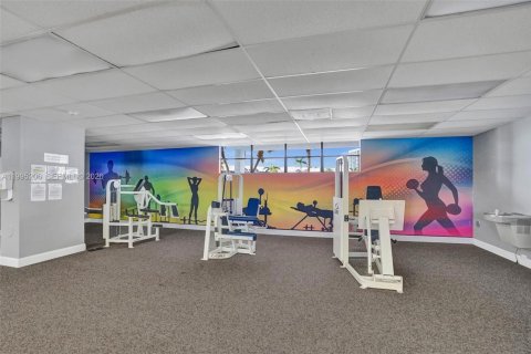 Copropriété à vendre à Hallandale Beach, Floride: 2 chambres, 104.98 m2 № 2063757 - photo 19