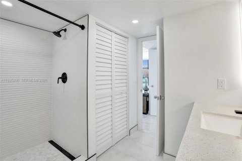Copropriété à vendre à Hallandale Beach, Floride: 2 chambres, 104.98 m2 № 2063757 - photo 9