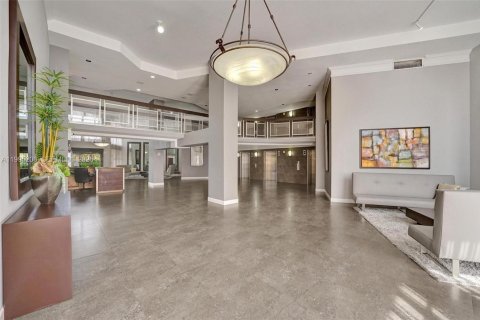 Copropriété à vendre à Hallandale Beach, Floride: 2 chambres, 104.98 m2 № 2063757 - photo 29