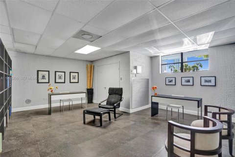 Copropriété à vendre à Hallandale Beach, Floride: 2 chambres, 104.98 m2 № 2063757 - photo 26
