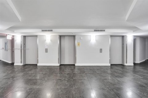 Copropriété à vendre à Hallandale Beach, Floride: 2 chambres, 104.98 m2 № 2063757 - photo 30