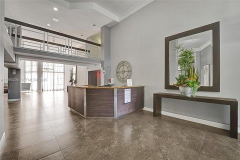Copropriété à vendre à Hallandale Beach, Floride: 2 chambres, 104.98 m2 № 2063757 - photo 28