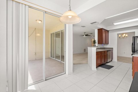 Condo in Sanford, Florida, 3 bedrooms  № 2215544 - photo 4