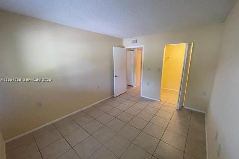 Снять в аренду кондоминиум в Уэст-Палм-Бич, Флорида 2 спальни, 65.77м2, № 2065345 - фото 21