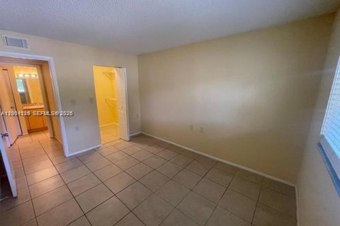 Снять в аренду кондоминиум в Уэст-Палм-Бич, Флорида 2 спальни, 65.77м2, № 2065345 - фото 20