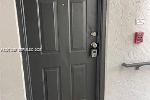 Снять в аренду кондоминиум в Уэст-Палм-Бич, Флорида 2 спальни, 65.77м2, № 2065345 - фото 23