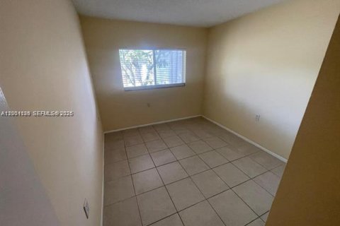 Снять в аренду кондоминиум в Уэст-Палм-Бич, Флорида 2 спальни, 65.77м2, № 2065345 - фото 15