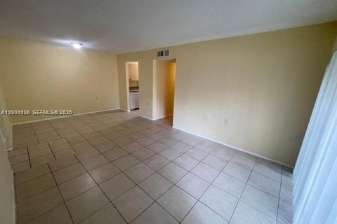 Снять в аренду кондоминиум в Уэст-Палм-Бич, Флорида 2 спальни, 65.77м2, № 2065345 - фото 4