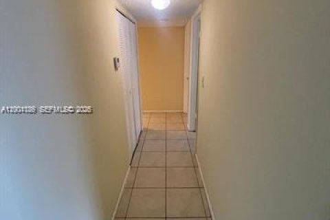 Снять в аренду кондоминиум в Уэст-Палм-Бич, Флорида 2 спальни, 65.77м2, № 2065345 - фото 8