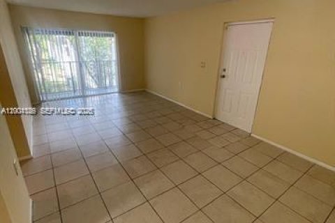 Снять в аренду кондоминиум в Уэст-Палм-Бич, Флорида 2 спальни, 65.77м2, № 2065345 - фото 6