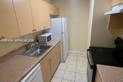 Снять в аренду кондоминиум в Уэст-Палм-Бич, Флорида 2 спальни, 65.77м2, № 2065345 - фото 24