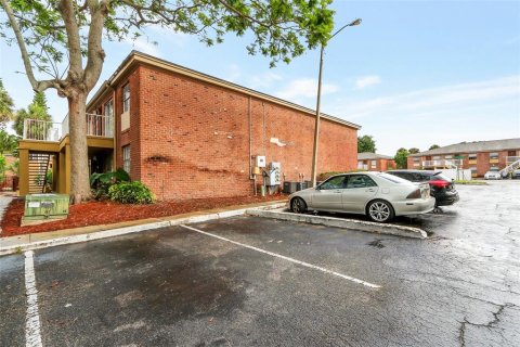 Condominio en venta en Maitland, Florida, 1 dormitorio, 70.51 m2 № 1773895 - foto 2