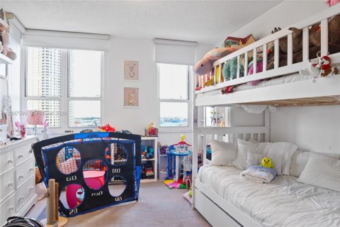Condo in Miami, Florida, 2 bedrooms  № 2399882 - photo 10