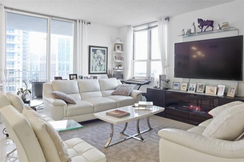 Condo in Miami, Florida, 2 bedrooms  № 2399882 - photo 4